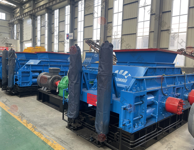 砂料廠制砂機(jī)都有哪些，時產(chǎn)50噸對輥制砂機(jī)一套多少錢